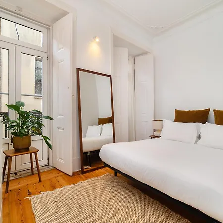 Whome Elegant In Lisbon's Historic Bairro Alto アパート