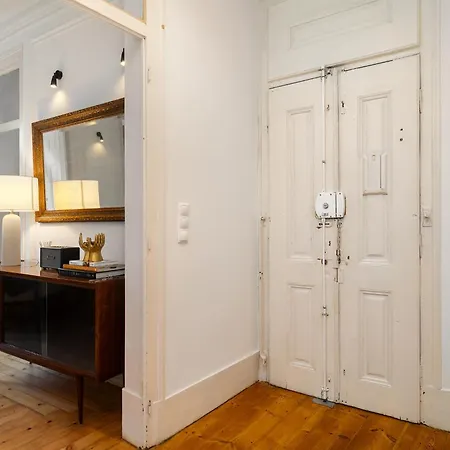 Whome Elegant In Lisbon's Historic Bairro Alto アパート *